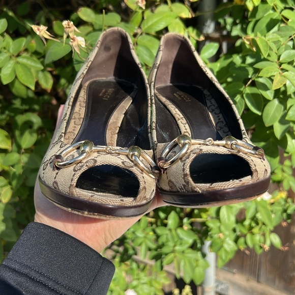 Gucci Beige GG Canvas Horsebit Peep Toe Pumps Heels size 38.size 8.🤎 - Picture 3 of 17